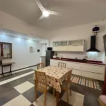 Warm Hideaway In Vibrant Tuscolano
