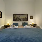 Warm Hideaway In Vibrant Tuscolano