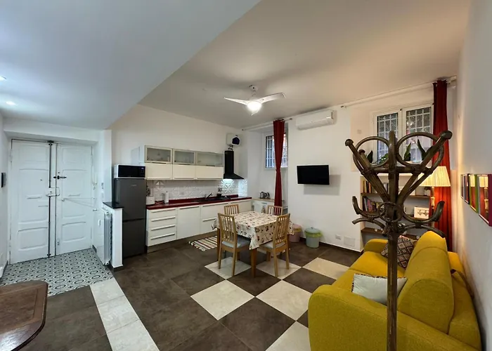 Warm Hideaway In Vibrant Tuscolano