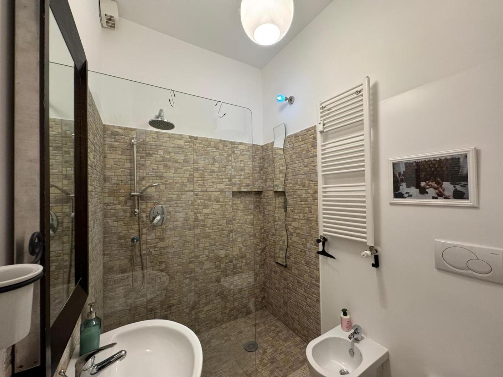 Warm Hideaway In Vibrant Tuscolano Rom