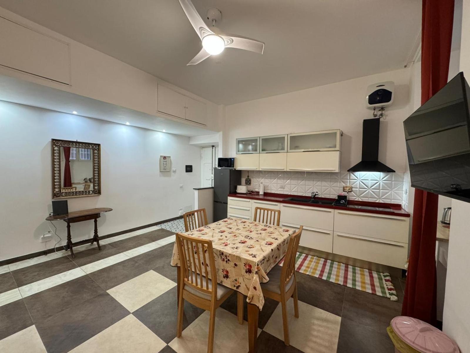 Apartment Warm Hideaway In Vibrant Tuscolano *