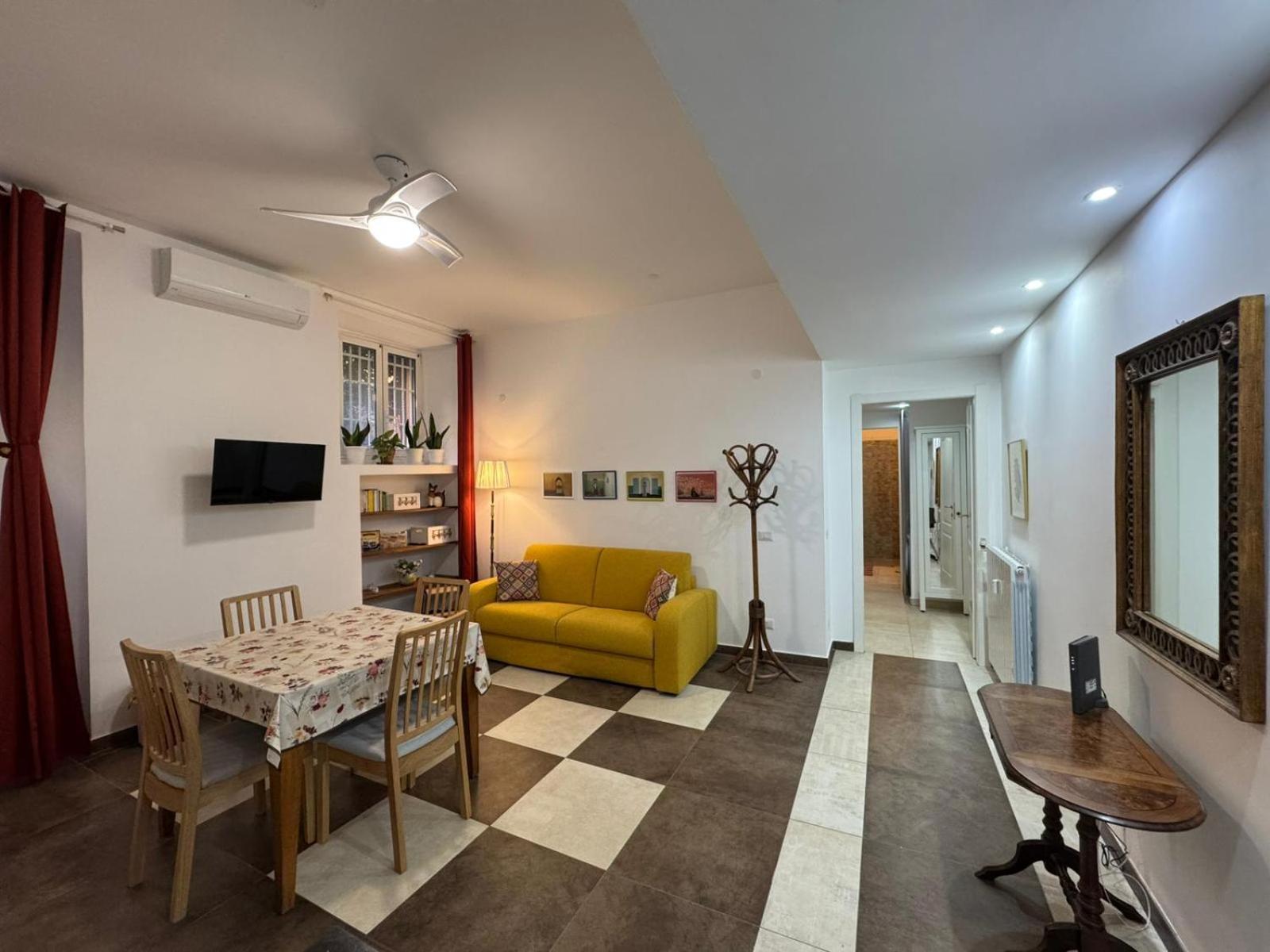 Warm Hideaway In Vibrant Tuscolano